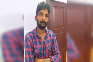 YOUTH ATTACKED GRANDFATHER  വയോധികനെ കൊച്ചുമകന്‍ വെട്ടി  തൃശൂര്‍ ഇരിങ്ങാലക്കുട  ATTACK ON ELDERLY MAN IN THRISSUR