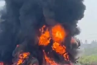 ग्रेटर नोएडा के गत्ते के गोदाम में लगी भीषण आग