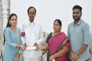 KCR Helps Constable Kistaiah Daughter