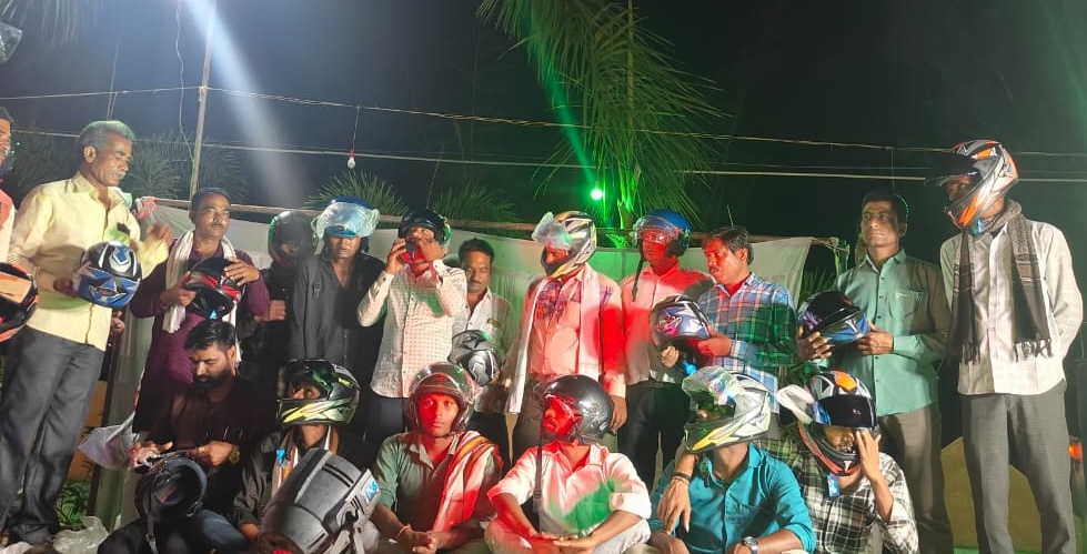 BRIDE BROTHER GIVE HELMET BARATIS