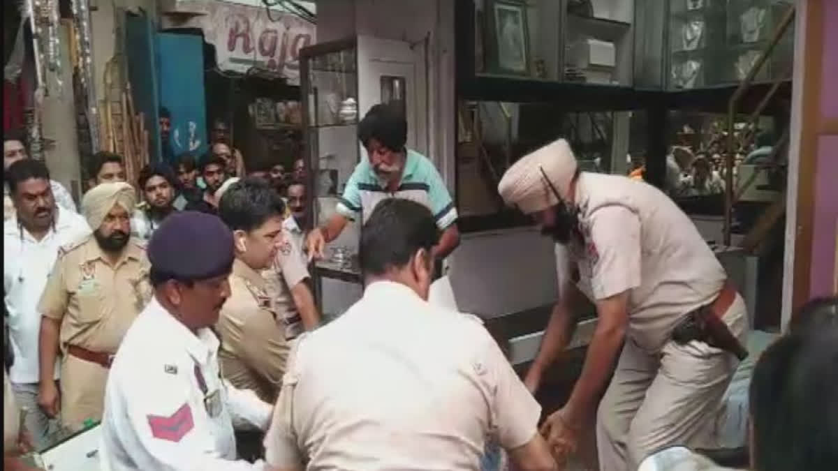 High voltage drama of goldsmith with police in Kapurthala