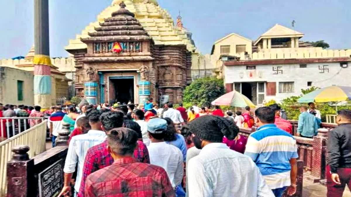 heavy rush at puri srimandir