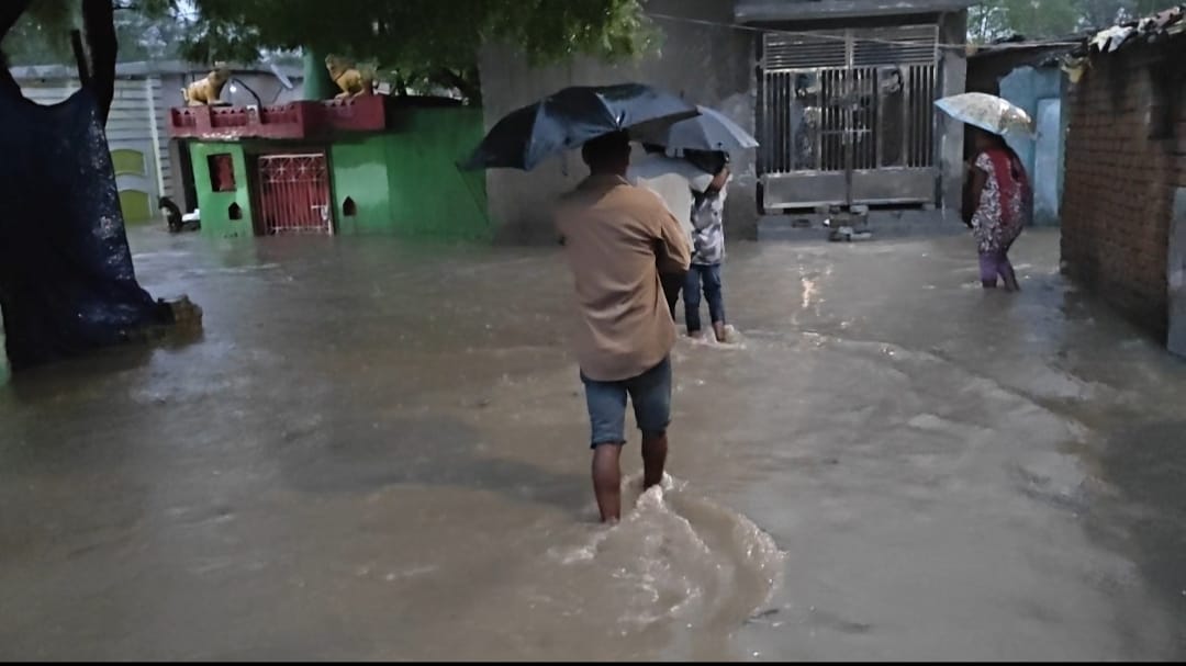 Water filled in houses due to rain in Korba