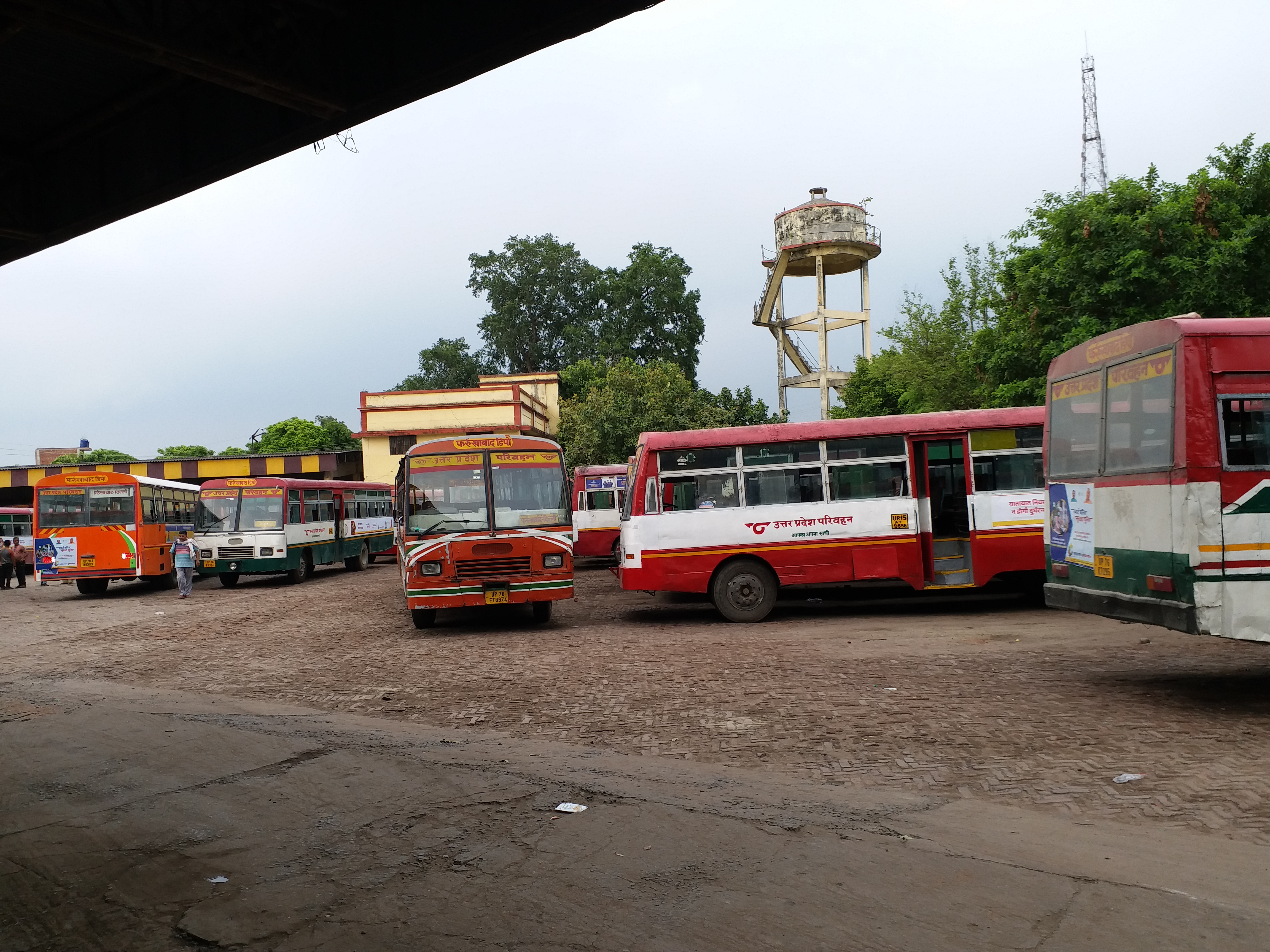 up-roadways-1100-passengers-are-returned-daily-from-farrukhabad-bus-station-roadways-up-bus-stand-news-in-hindi