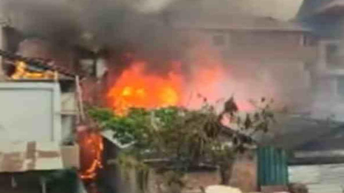 Etv Bharatmanipur-ethnic-strife-two-abandoned-houses-torched