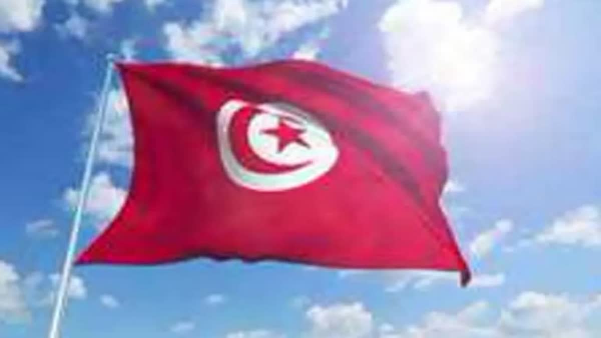 Tunisia president dismisses prime minister