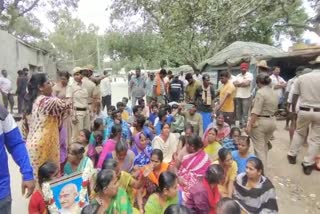 women-created-anxiety-by-pouring-petrol-on-their-bodies-in-kolar