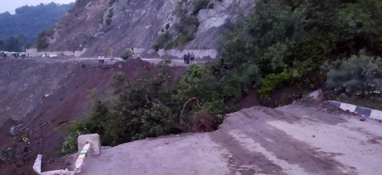Landslide on Chandigarh Shimla Highway