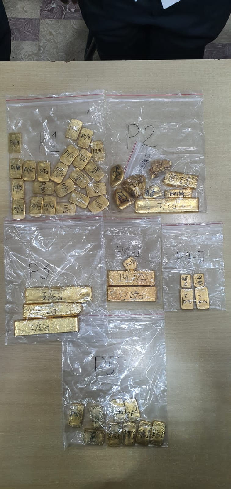 DRI Foils Gold Smuggling Attempts  Gold Smuggling Attempts Worth Rs 12 Crore  Gold Worth Rs 12 Crore in Three Operations  ವಿಮಾನದ ಮೂಲಕ ಚಿನ್ನ ಕಳ್ಳಸಾಗಣಿಕೆ  12 ಕೋಟಿ ಮೌಲ್ಯದ ಚಿನ್ನ ವಶ  12 ಕೋಟಿ ಮೌಲ್ಯದ ಚಿನ್ನ ವಶ  ಚೆನ್ನೈನ ಡೈರೆಕ್ಟರೇಟ್ ಆಫ್ ರೆವೆನ್ಯೂ ಇಂಟೆಲಿಜೆನ್ಸ್  ಇಂಟೆಲಿಜೆನ್ಸ್ ವಿಭಾಗದ ಅಧಿಕಾರಿಗಳು  ಡಿಆರ್​ಐ ಅಧಿಕಾರಿಗಳು ಚಿನ್ನ ಕಳ್ಳ ಸಾಗಾಣಿಕೆ  ಕಸ್ಟಮ್ಸ್ ಇಲಾಖೆ ಮತ್ತು ಕಂದಾಯ ಗುಪ್ತಚರ ವಿಭಾಗ