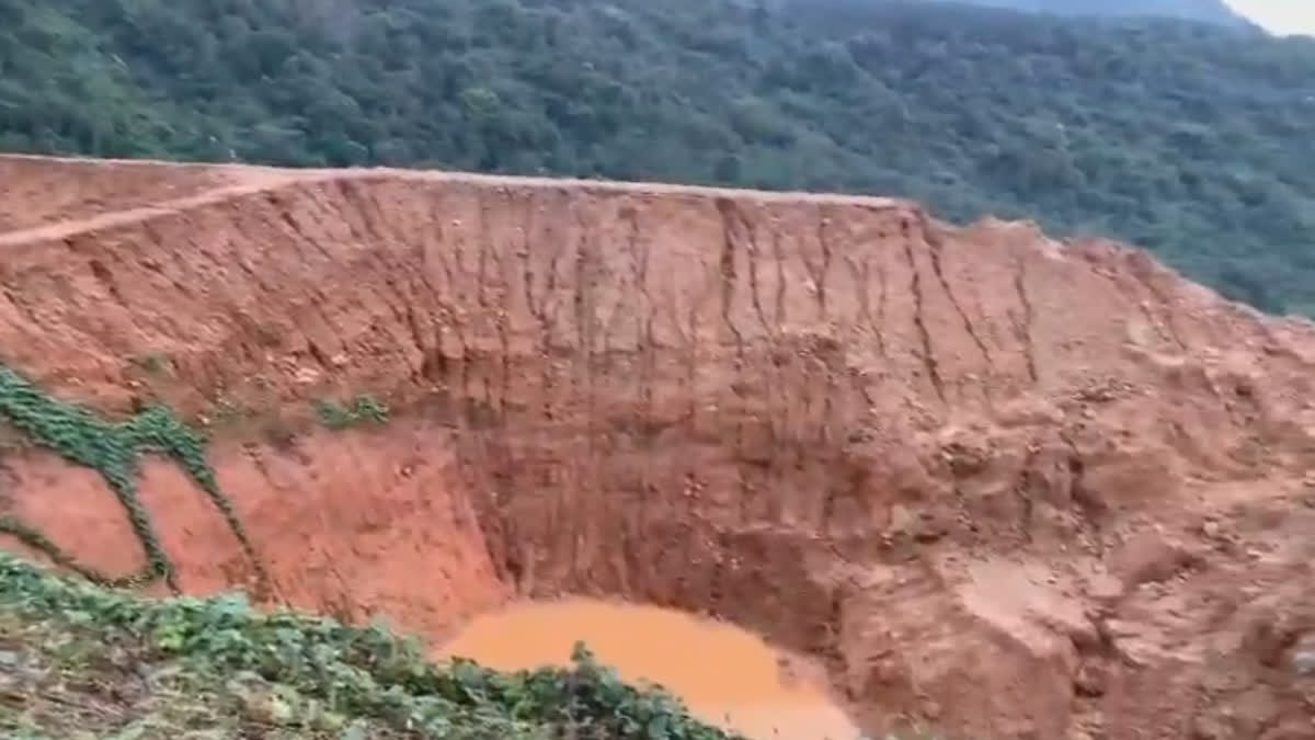 KARUVARAKUND KALKUND HILLS RAIN PIT  ECOLOGICALLY SENSITIVE AREA KALKUND  കരുവാരക്കുണ്ട് കൽക്കുണ്ട് മലയടിവാരം  അനധികൃത മഴക്കുഴി പഞ്ചായത്ത് നടപടി