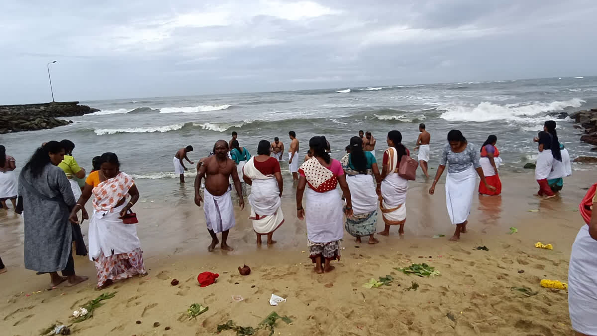 BALI THARPANAM  THIRUMULLAVARAM BEACH  BALI THARPANAM RITUALS  ബലി തർപ്പണം ഒരുക്കങ്ങൾ പൂർണം