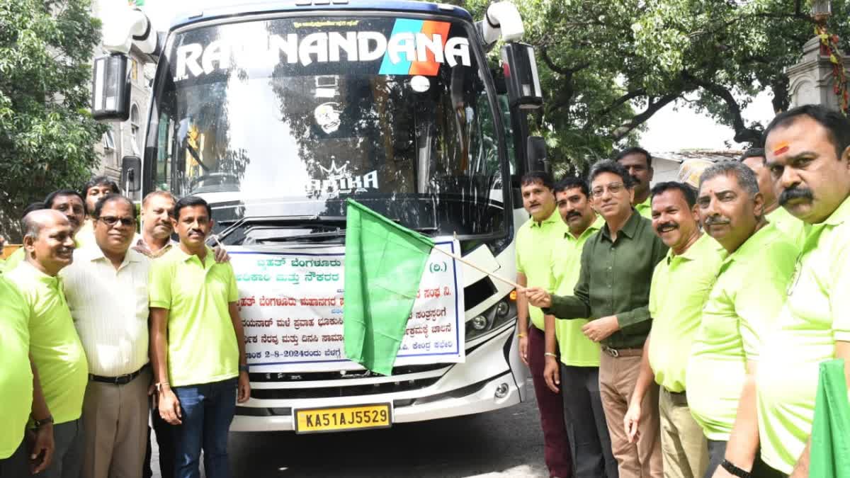 COMMISSIONER TUSHAR GIRINATH FLAGS OFF TRUCKS DELIVER GROCERIES ESSENTIAL ITEMS TO WAYANAD VICTIMS