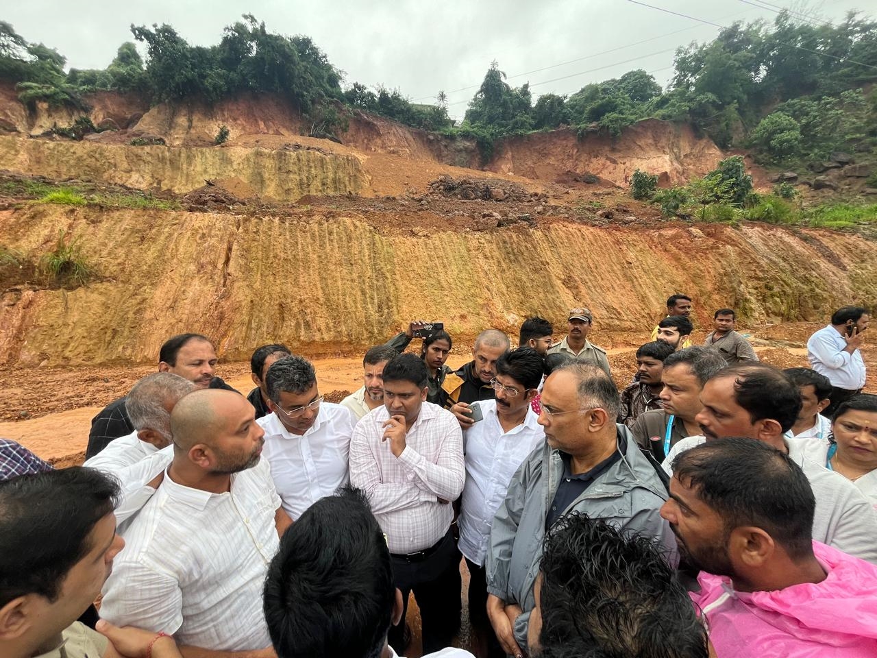 Minister Dinesh Gundu Rao visited flood affected areas of Dakshina Kannada district