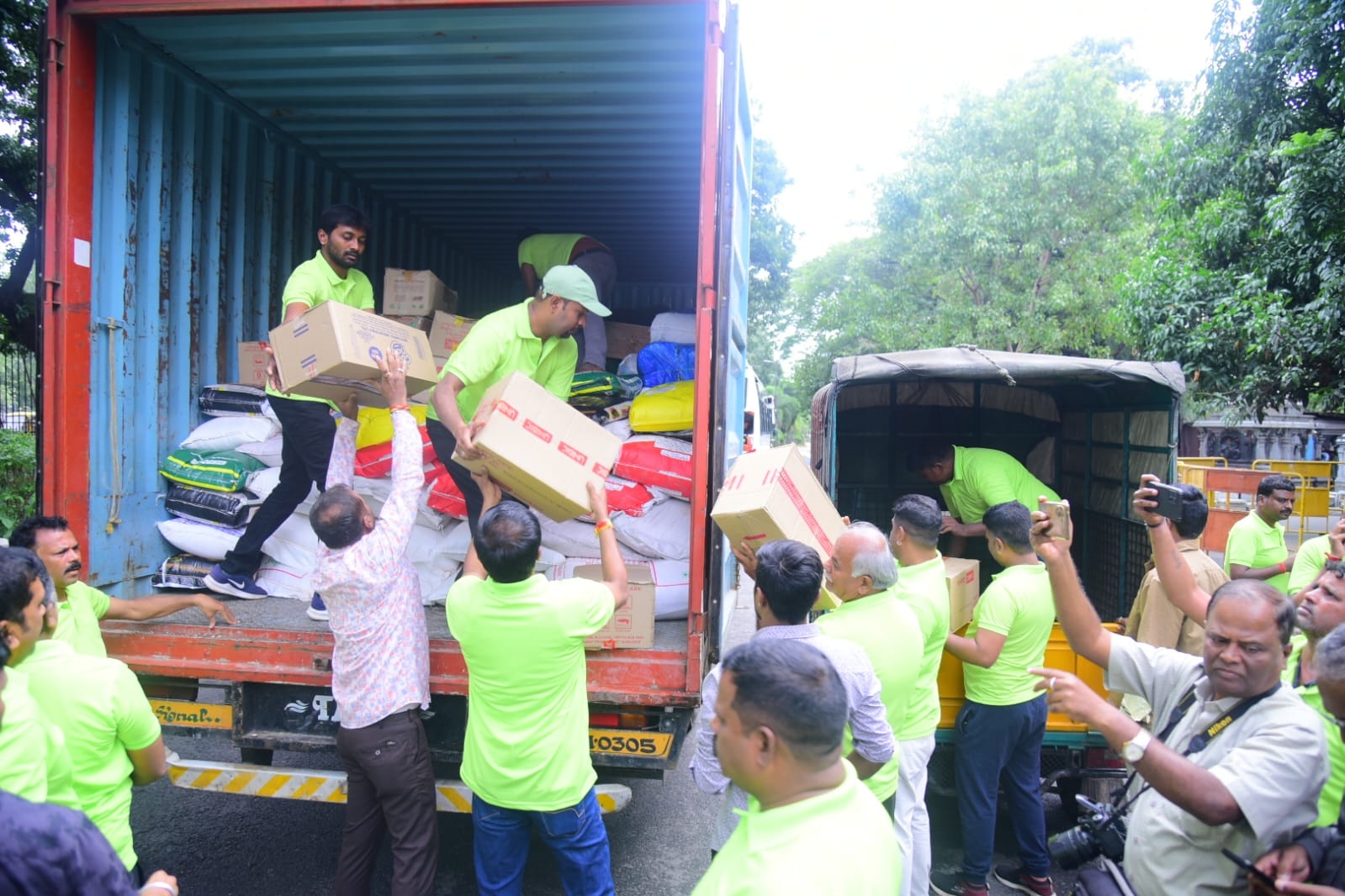 GROCERIES ESSENTIAL ITEMS TO WAYANAD VICTIMS