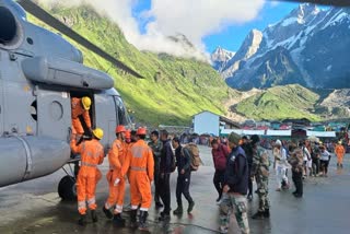 IAF Presses Chinook, Mi-17V5 Helicopters Into Service In Cloudburst-hit Areas Of Uttarakhand