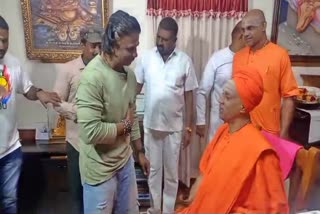 Actor Duniya Vijay visited Siddaganga Math