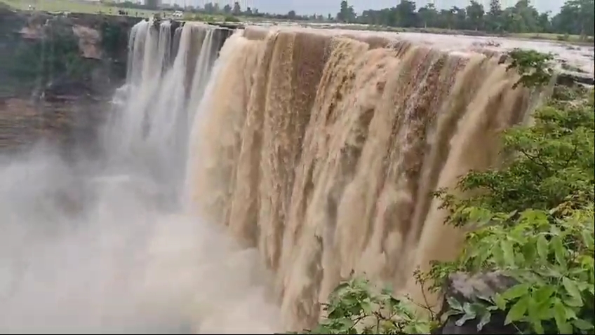 Panna Brihaspati Kund Waterfall