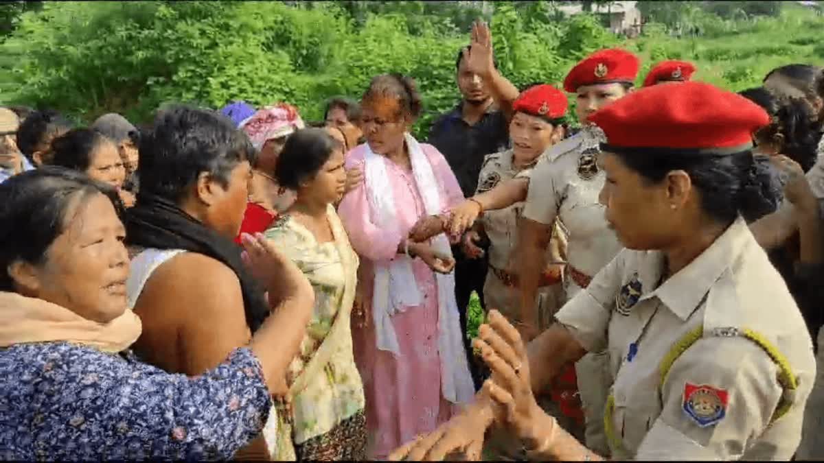 Guwahati Women Semi-Nude Protest: अतिक्रमण के खिलाफ विरोध-अभियान में  महिलाओं का अर्धनग्न प्रदर्शन