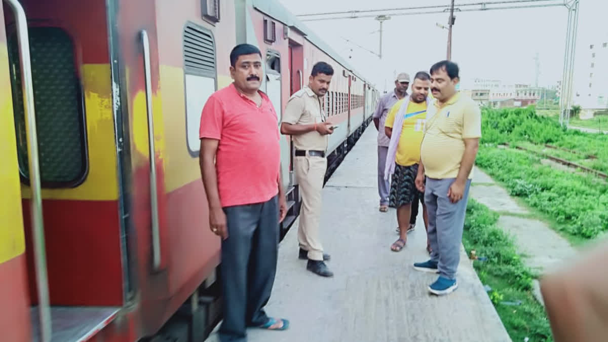 Body Recovered at Shramjeevi Express ETV BHARAT