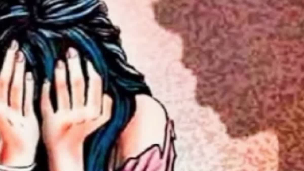 Woman parded naked in Rajastans Pratapgarh  Woman parded naked in Rajastan  മറ്റൊരാള്‍ക്കൊപ്പം ജീവിച്ചു  ആദിവാസി യുവതിയെ മര്‍ദിച്ച് നഗ്‌നയാക്കി  രാജസ്ഥാനില്‍ ആദിവാസി യുവതിക്ക് മര്‍ദനം  യുവതിയെ നഗ്‌നയാക്കി മര്‍ദിച്ചു