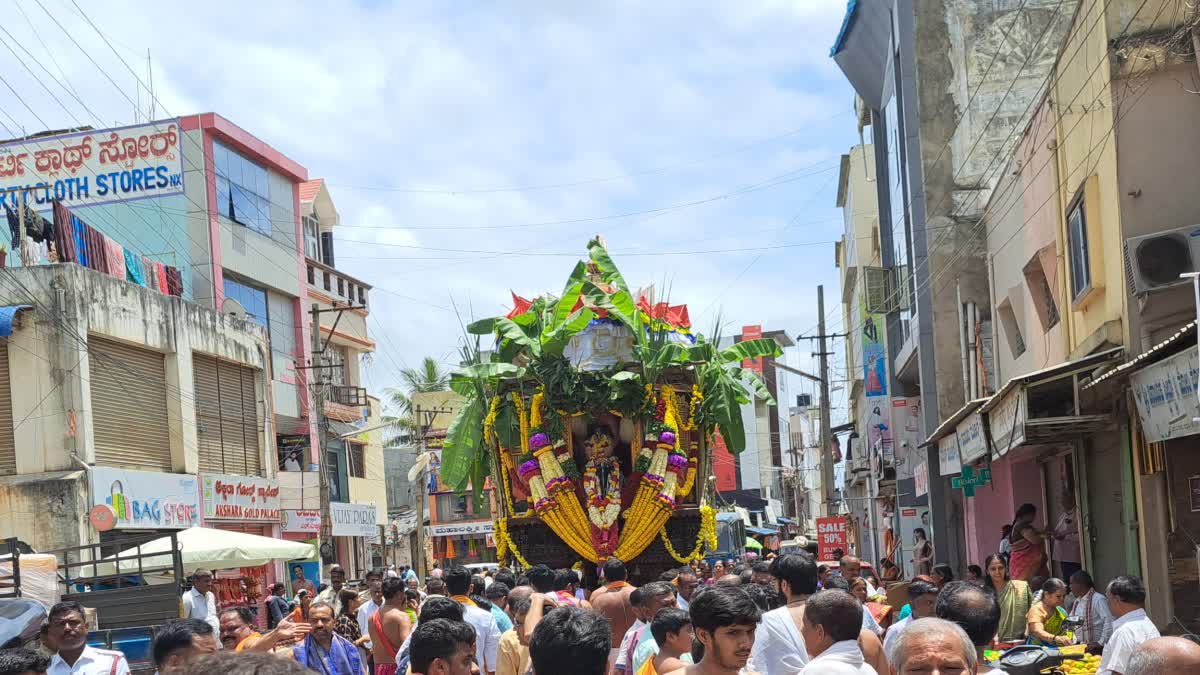 raghavendraswamy-rathotsava-held-in-havri