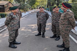 northern-command-chief-visits-loc-in-poonch-reviews-army-preparations