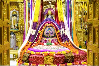 somnath-mahadev-was-beautifully-decorated-with-various-clothes