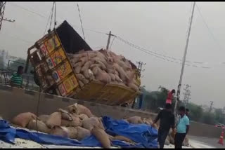 lorry  accident on narsapur road