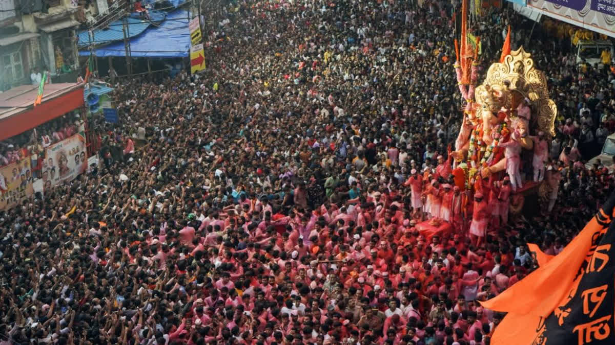 In a new initiative to manage Ganesh Chaturthi festivities better, Thane Municipal Corporation is introducing mobile immersion units with water tanks. These vehicles will help residents immerse Ganesh idols at their convenience, reducing the need to visit crowded immersion sites.