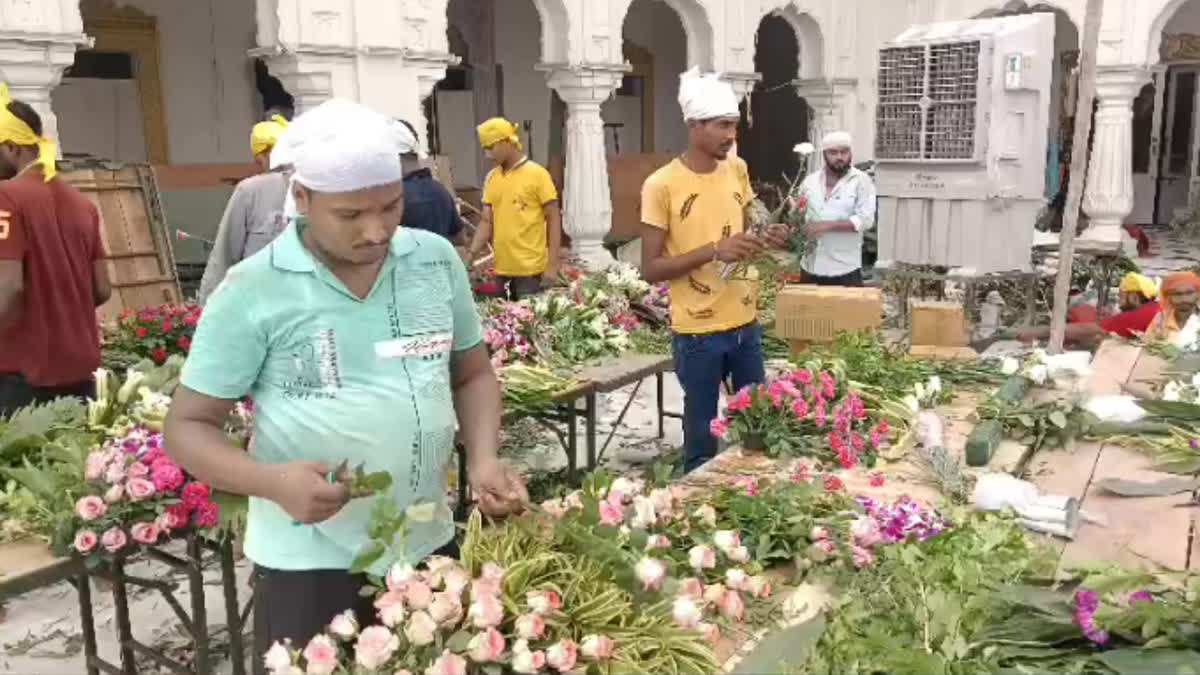 Preparations for the first Prakash Purab of Sri Guru Granth Sahib have begun, decoration begun with flowers