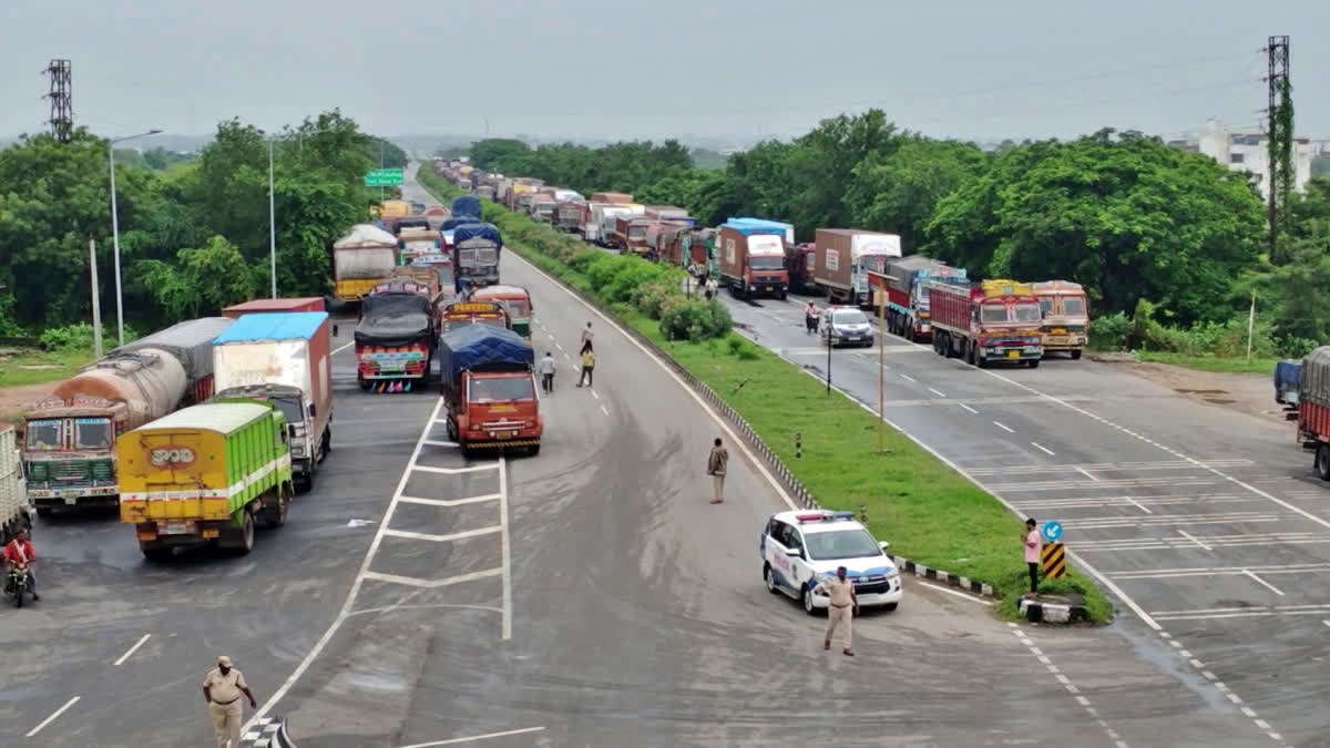 ALLOWING VEHICLES ON NH 65