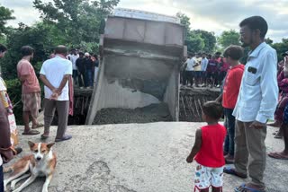 khairkocha-bridge-collapsed-in-seraikela