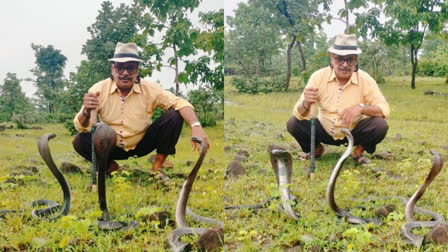 SNACK CATCHER AKIL BABA RESCUED DOZENS SNAKE