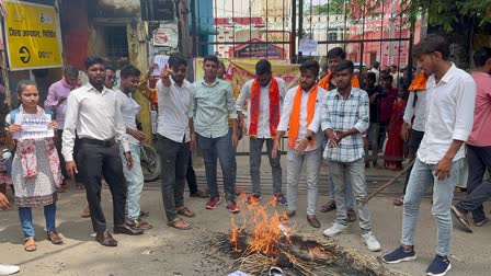 abvp-protest-against-hemant-soren-over-death-of-excise-constable-candidates