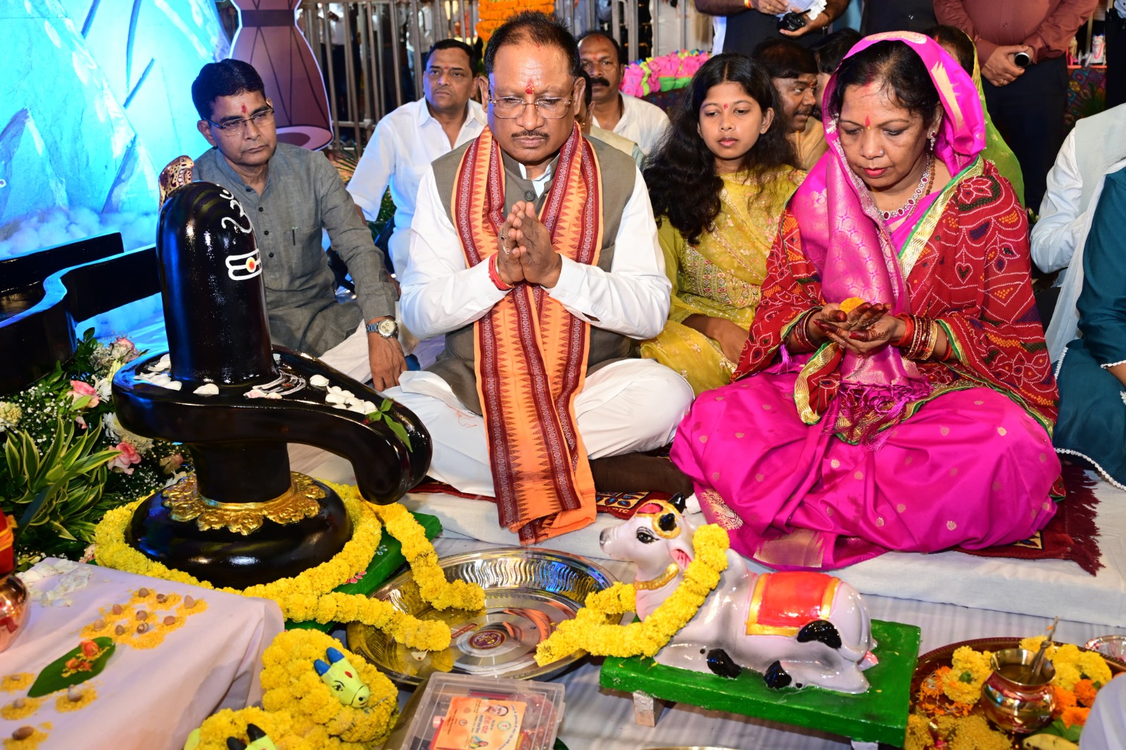 CM Sai performing puja with her wife Kaushalya Sai