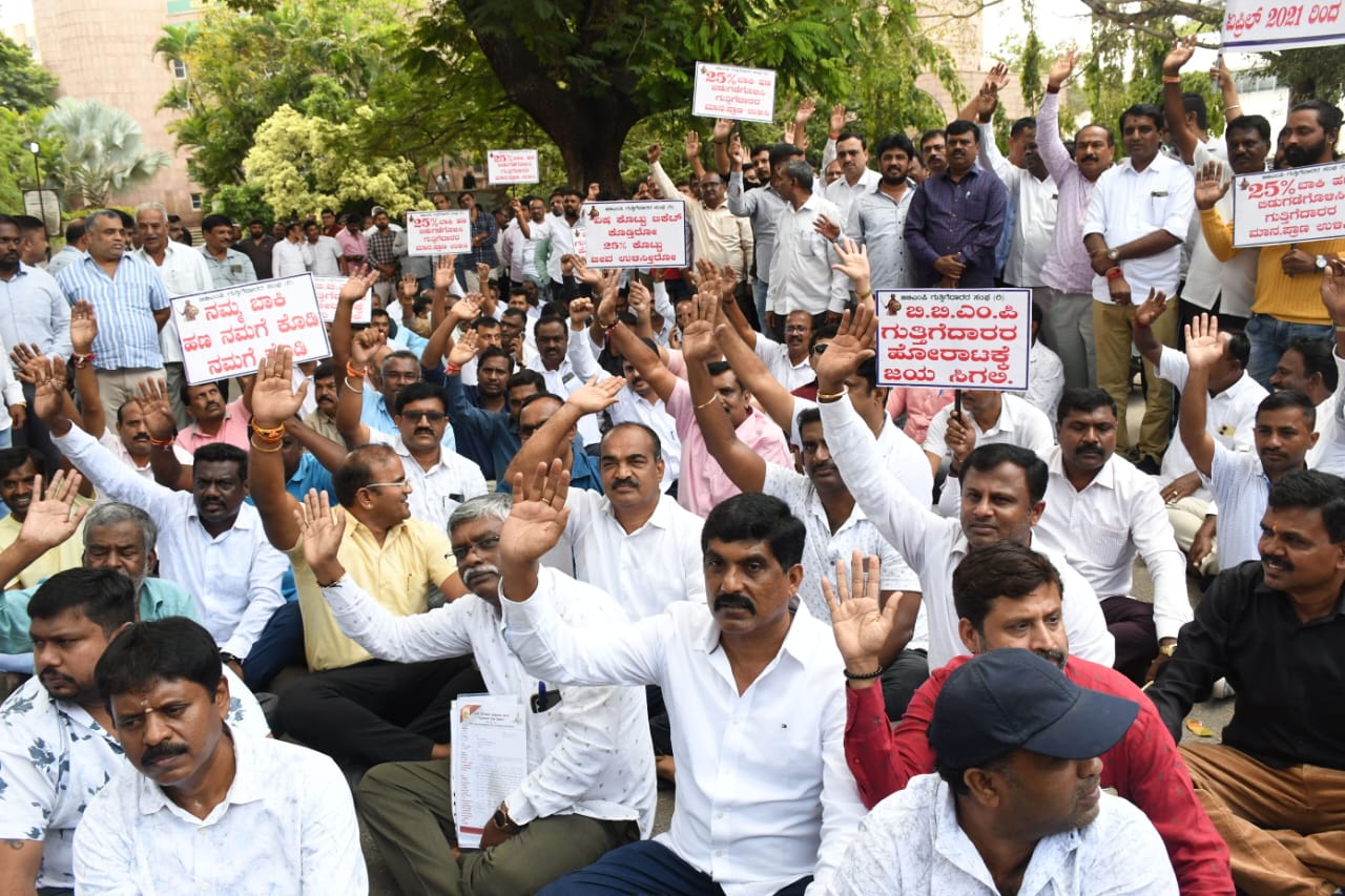 Protest by BBMP contractors in front of BBMP head office