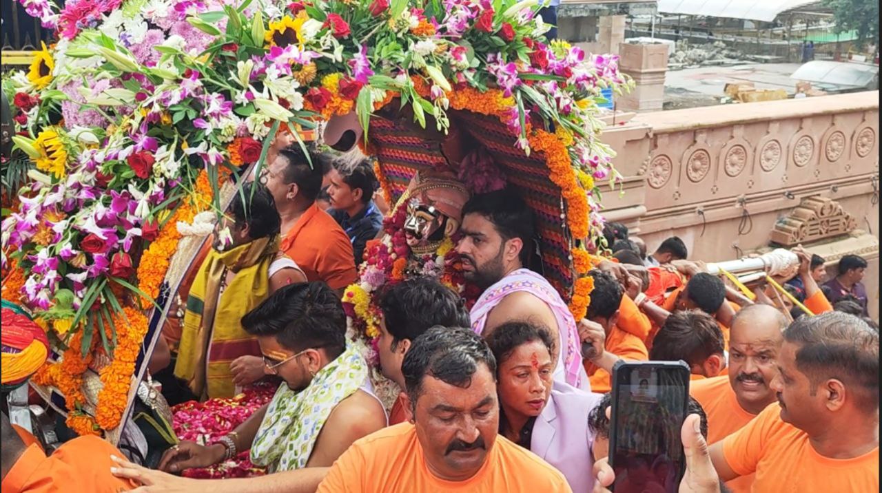 Mahanaryaman Scindia Worship Baba Mahakal