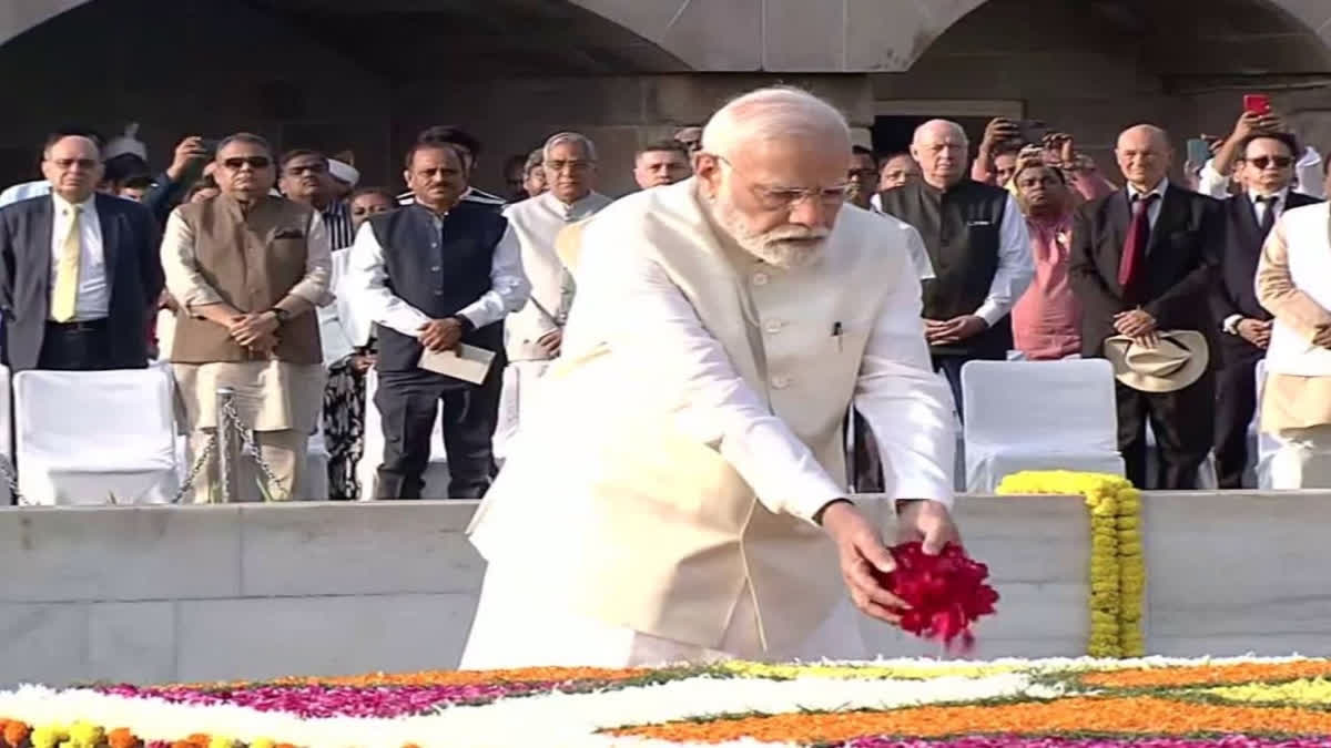 PM Modi pays tribute to Mahatma Gandhi at Rajghat