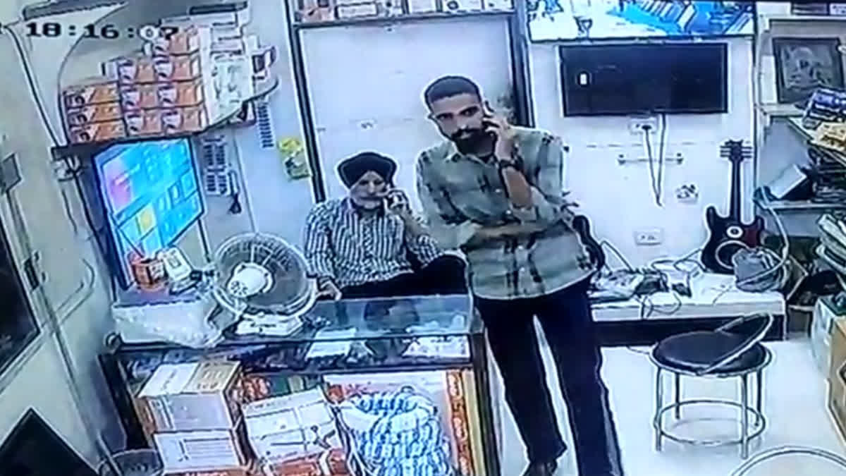 Shopkeeper cheated in broad daylight, escaped by showing false payment of LED TV