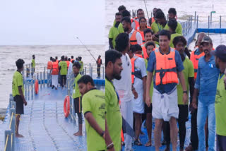 Floating Bridge Inauguration Thrissur  Thrissur Floating Bridge  Floating Bridge Inauguration muhammad riyas  minister muhammad riyas  മന്ത്രി പി എ മുഹമ്മദ് റിയാസ്  തൃശൂർ ആദ്യ ഫ്ലോട്ടിങ് ബ്രിഡ്‌ജ്  ഫ്ലോട്ടിങ് ബ്രിഡ്‌ജ് തൃശൂർ ഉദ്ഘാടനം  ചാവക്കാട് ബീച്ച് ഫ്ലോട്ടിങ് ബ്രിഡ്‌ജ്  Chavakkad Beach Floating Bridge  തൃശൂർ ഫ്ലോട്ടിങ് ബ്രിഡ്‌ജ് എവിടെ