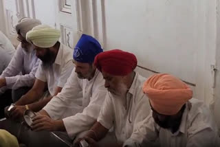 Amritsar: Rahul Gandhi washes dishes as part of voluntary service at Golden Temple