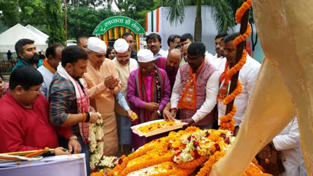 jharkhand-bjp-leaders-paid-tribute-to-mahatma-gandhi-in-ranchi