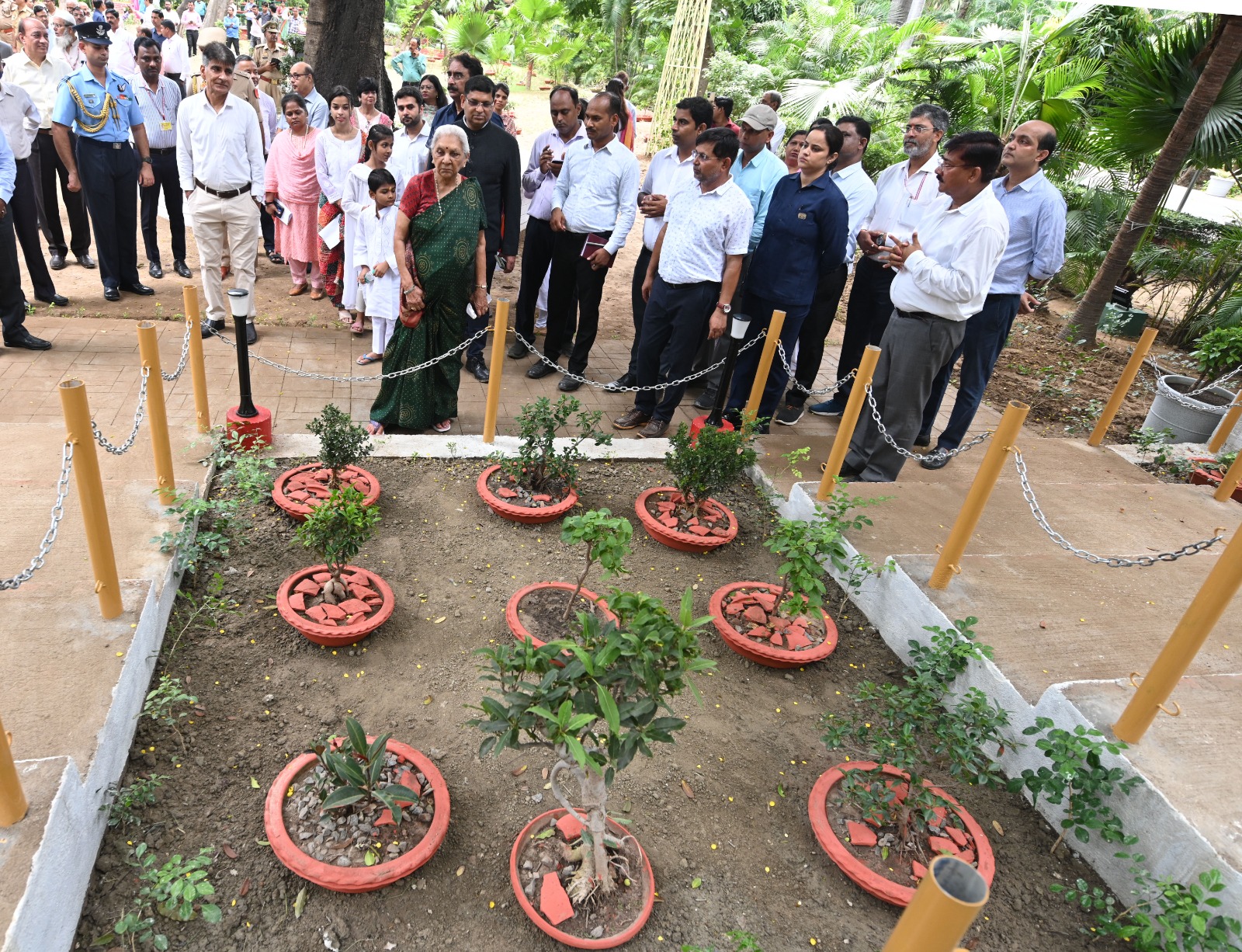 लखनऊराज्यपाल ने राजभवन परिसर में नवनिर्मित बोसाईं गार्डन का लोकार्पण किया