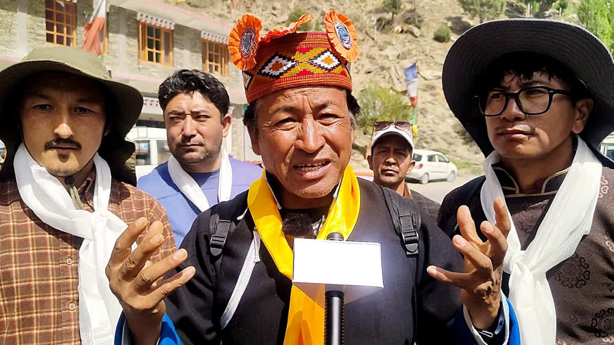 After being initially released, Sonam Wangchuk and 150 supporters were re-detained by Delhi Police for trying to march towards central Delhi. They are advocating for Ladakh's statehood and constitutional protections. Currently, they are on an indefinite fast at police stations, demanding permission to reach Gandhi Smriti.