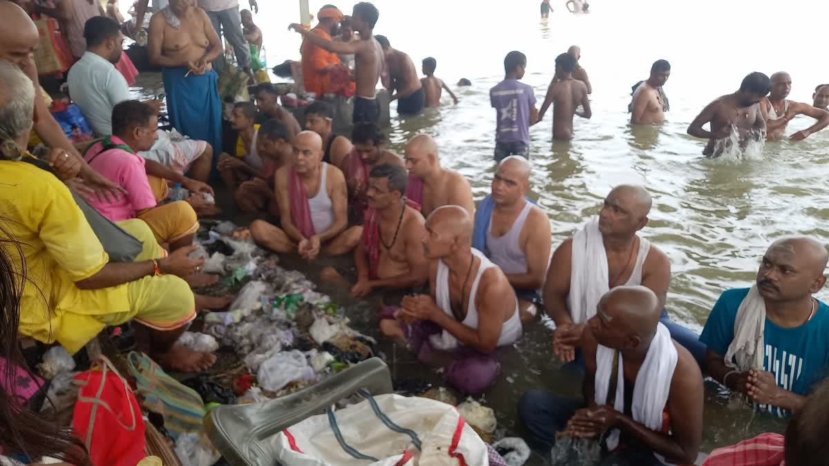 Crowds gathered at Ganga Ghats of Sahibganj on conclusion of Pitru Paksha