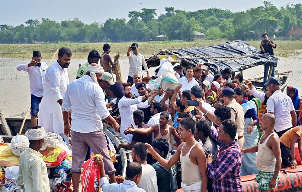 बिहार में बाढ़ का दृश्य