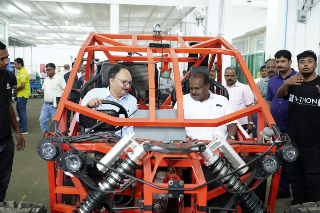 HD Kumaraswamy visited the Center of Excellence of the IISC