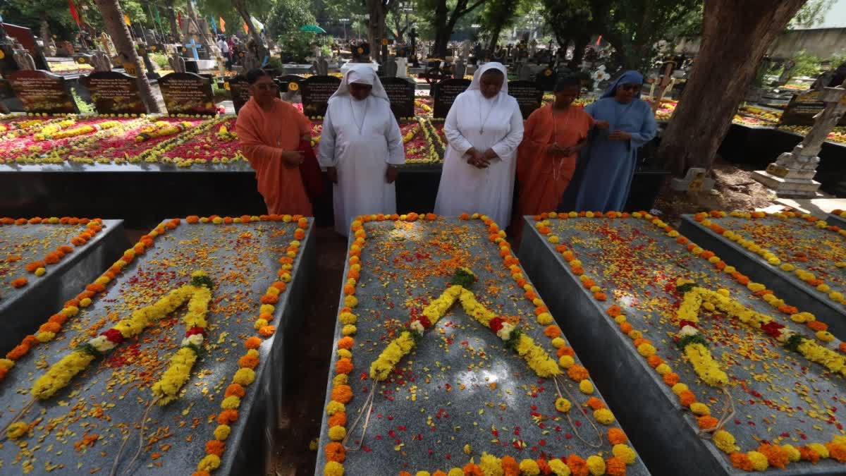 christians-special-prayers-at-tomb-festival-tombs-in-tamil-nadu