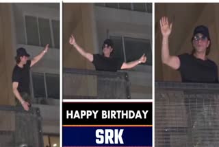 SRK makes special midnight appearance  greets sea of fans with signature pose for bday  Happy Birthday SRK  shah rukh khan  shah rukh khan birthday  shah rukh khan 58th birthday  srk day  srk birthday  സിഗ്‌നേച്ചര്‍ പോസും ഫ്ലൈയ്യിംഗ് കിസ്സുമായി ഷാരൂഖ്  ഹൃദയസ്‌പര്‍ശിയായ കുറിപ്പുമായി എസ്‌ആര്‍കെ  എസ്‌ആര്‍കെ  എസ്‌ആര്‍കെ ജന്മദിനം  King Khan pens heartfelt note for SRKians  King Khan pens heartfelt note  അര്‍ദ്ധ രാത്രിയില്‍ ഷാരൂഖിന്‍റെ അഭിവാദ്യം  എസ്‌ആര്‍കെയുടെ സിഗ്‌നേച്ചര്‍ പോസ്‌  ഹൃദയസ്‌പര്‍ശിയായ കുറിപ്പുമായി കിംഗ് ഖാന്‍  ഷാരൂഖ് ഖാന്‍റെ കുറിപ്പ്  റിലീസ് കാത്ത് ഡങ്കി  ഡങ്കി