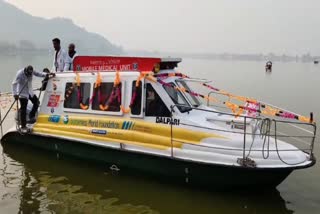 ’ڈل پری‘ کے نام سے ڈل جھیل میں تیرتی ایمبولینس سروس شروع